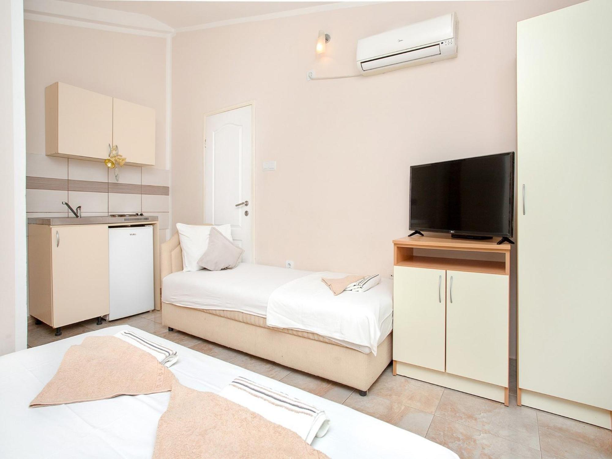 Apartments Mik5 - Famous Beach Jaz Budva Eksteriør billede