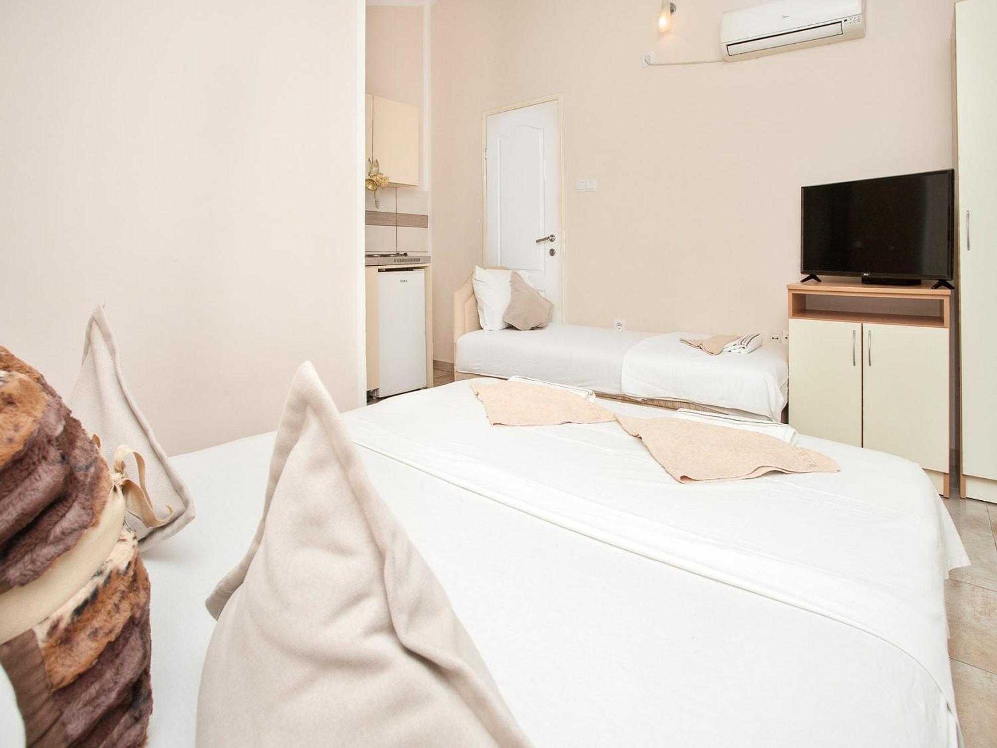 Apartments Mik5 - Famous Beach Jaz Budva Eksteriør billede