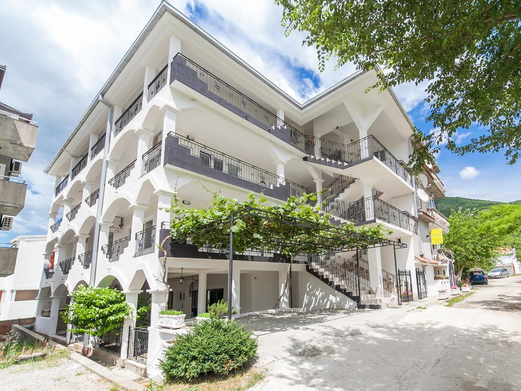 Apartments Mik5 - Famous Beach Jaz Budva Eksteriør billede